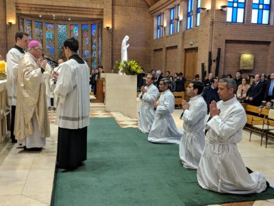 Mons. Fernando Ramos, obispo auxiliar de Santiago, ordenó diáconos a 4 legionarios de Cristo