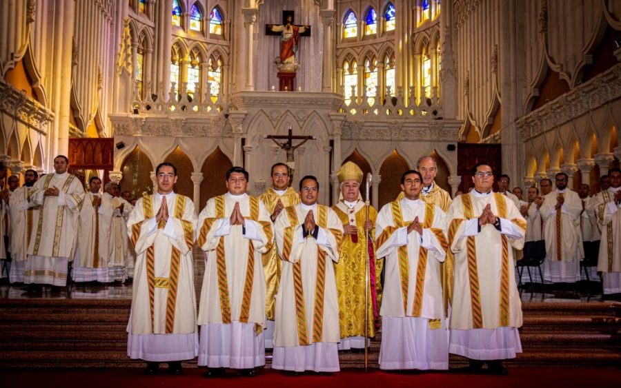 Mons. Alfonso Cortés ordena diáconos a cinco Legionarios de Cristo