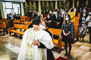 «Dios no me sacó de mi casa para tener una vida solitaria» – Ordenación sacerdotal del P. Vinicius Marques, LC