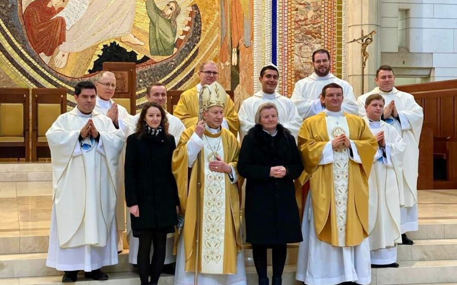 Ordenaciones sacerdotales y profesiones perpetuas