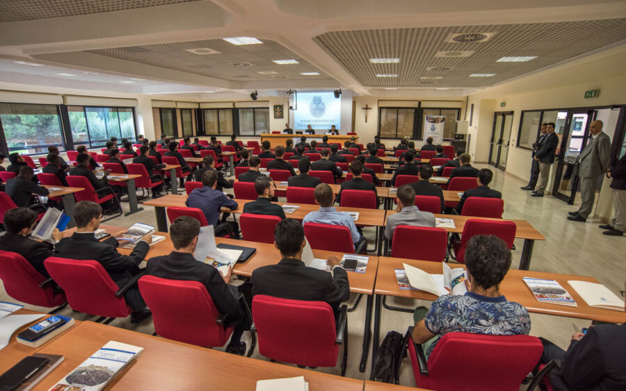 Experiencia, fe y profesionalidad: la oferta académica que caracteriza al Ateneo Pontificio Regina Apostolorum APRA