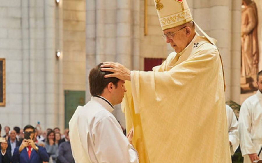 Pablo Galiot, ordenado sacerdote por el cardenal Osoro